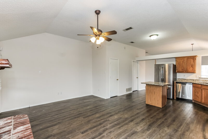 2,260/Mo, 1317 Rosewood Ln Lancaster, TX 75146 Family Room View 2