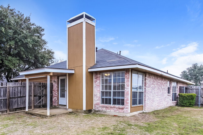 2,260/Mo, 1317 Rosewood Ln Lancaster, TX 75146 Rear View