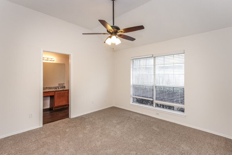 2,260/Mo, 1317 Rosewood Ln Lancaster, TX 75146 Main Bedroommai View