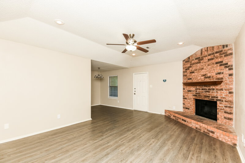 1,895/Mo, 516 Allencrest Dr Fort Worth, TX 76108 Living Room View