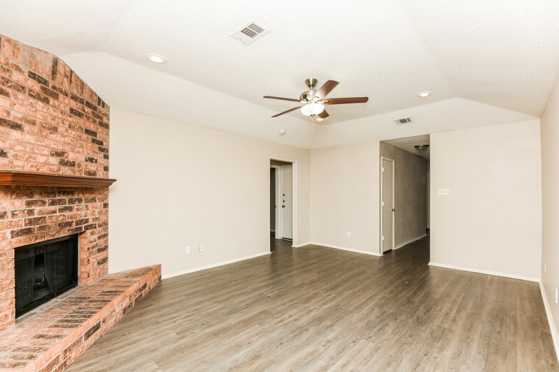 1,895/Mo, 516 Allencrest Dr Fort Worth, TX 76108 Living Room View 2