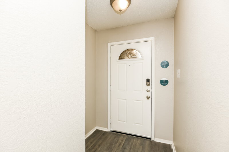 1,895/Mo, 516 Allencrest Dr Fort Worth, TX 76108 Living Room View 3