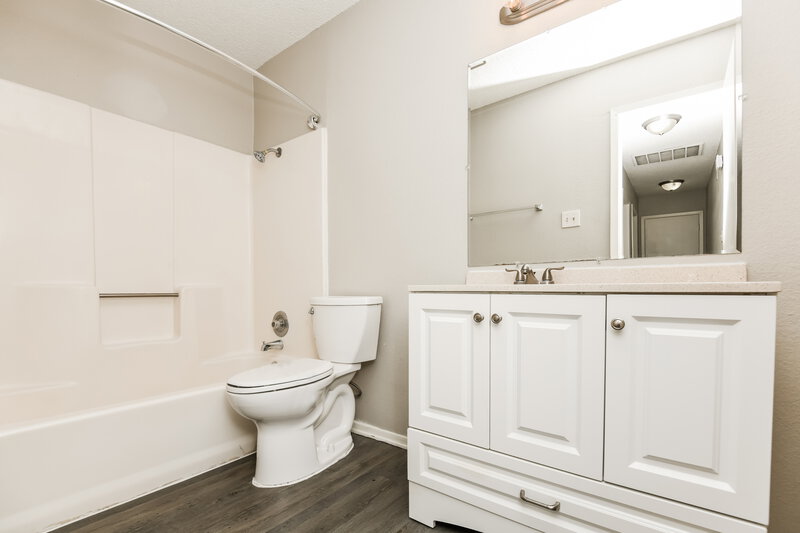 1,895/Mo, 516 Allencrest Dr Fort Worth, TX 76108 Bathroom View