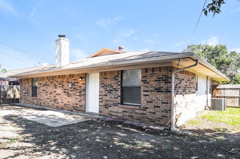 1,895/Mo, 516 Allencrest Dr Fort Worth, TX 76108 Rear View
