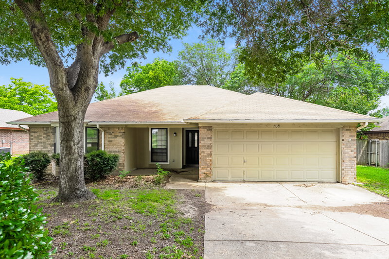 1,895/Mo, 709 Daniels Dr Crowley, TX 76036 External View