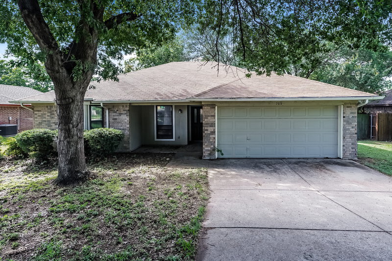 1,995/Mo, 709 Daniels Dr Crowley, TX 76036 External View
