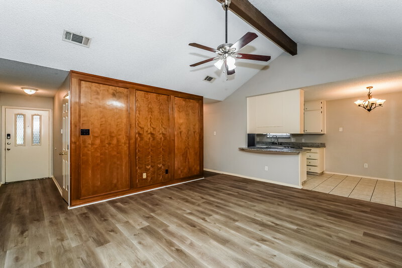 1,995/Mo, 709 Daniels Dr Crowley, TX 76036 Living Room View