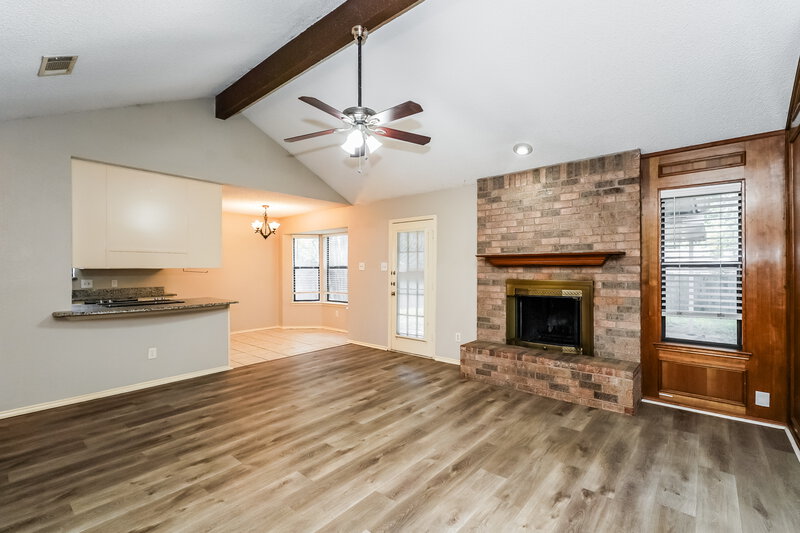 1,995/Mo, 709 Daniels Dr Crowley, TX 76036 Living Room View 2