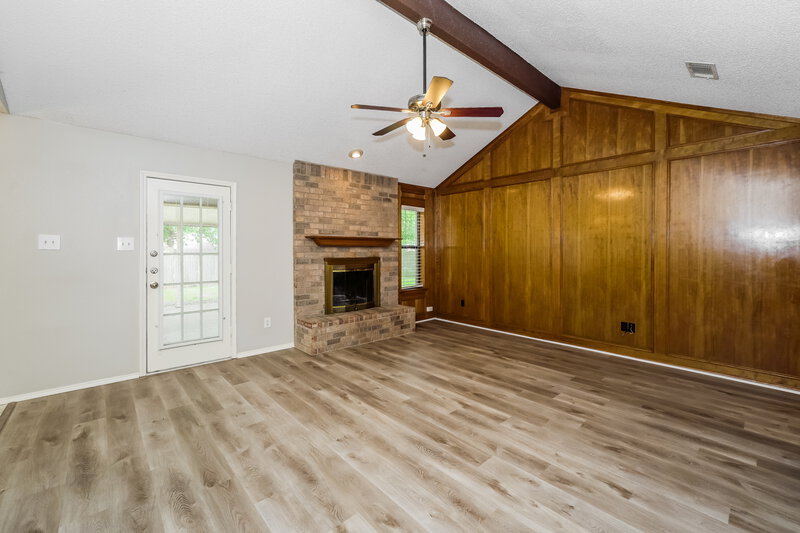 1,895/Mo, 709 Daniels Dr Crowley, TX 76036 Living Room View 3