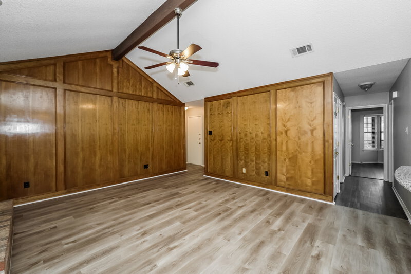 1,895/Mo, 709 Daniels Dr Crowley, TX 76036 Living Room View 4