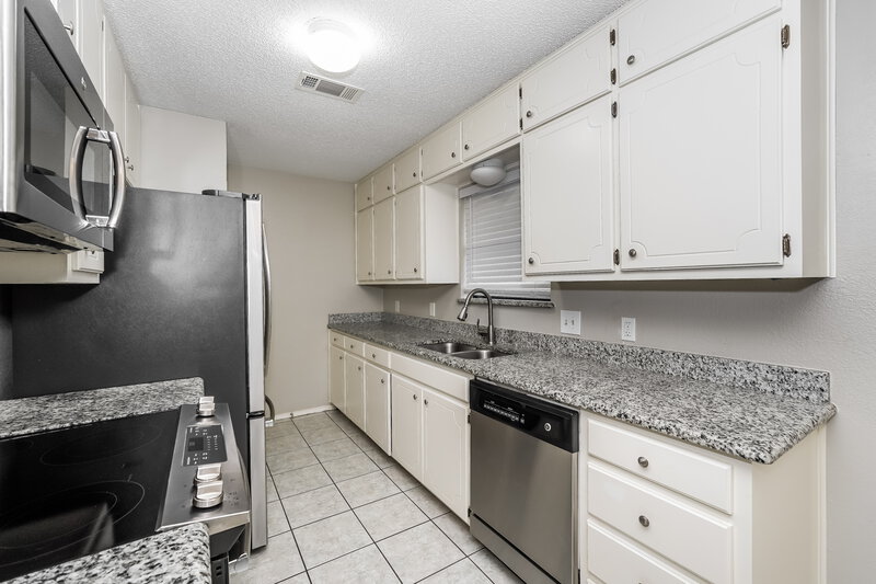 1,895/Mo, 709 Daniels Dr Crowley, TX 76036 Kitchen View