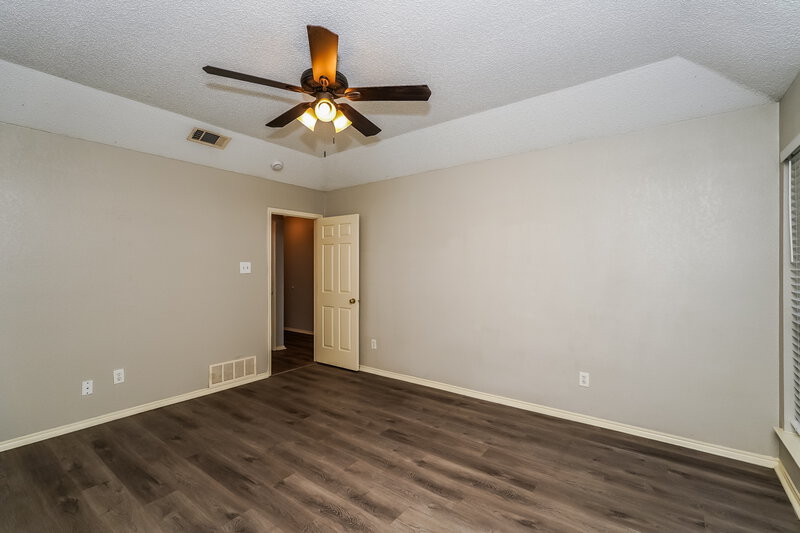 1,995/Mo, 709 Daniels Dr Crowley, TX 76036 Main Bedroom View