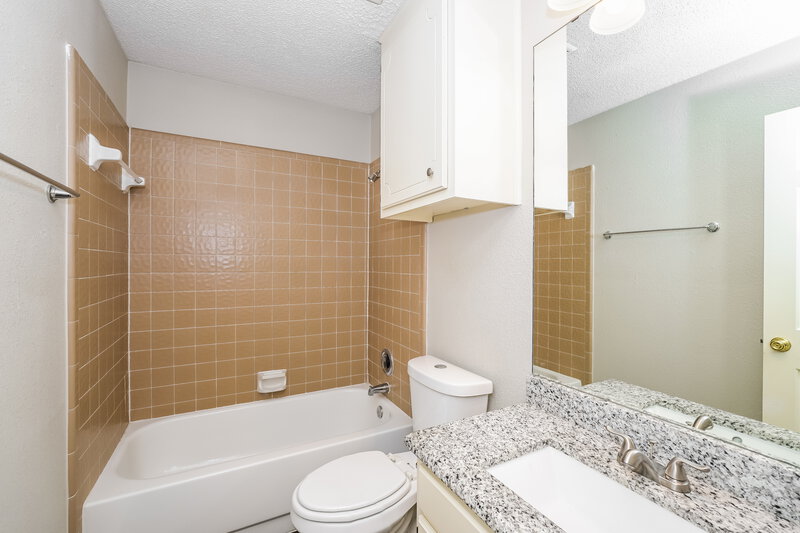 1,895/Mo, 709 Daniels Dr Crowley, TX 76036 Bathroom View