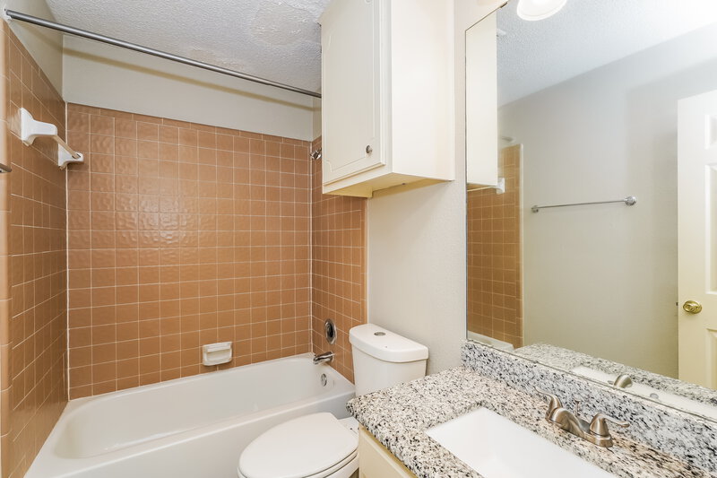 1,995/Mo, 709 Daniels Dr Crowley, TX 76036 Bathroom View