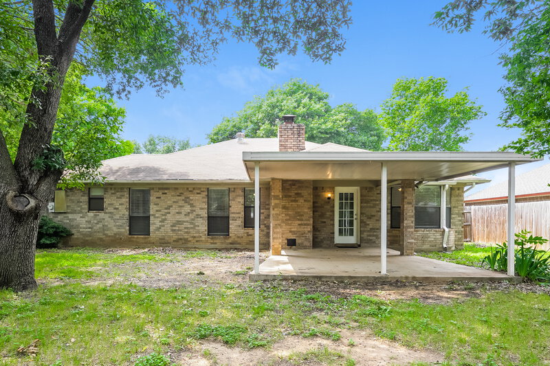 1,895/Mo, 709 Daniels Dr Crowley, TX 76036 Rear View