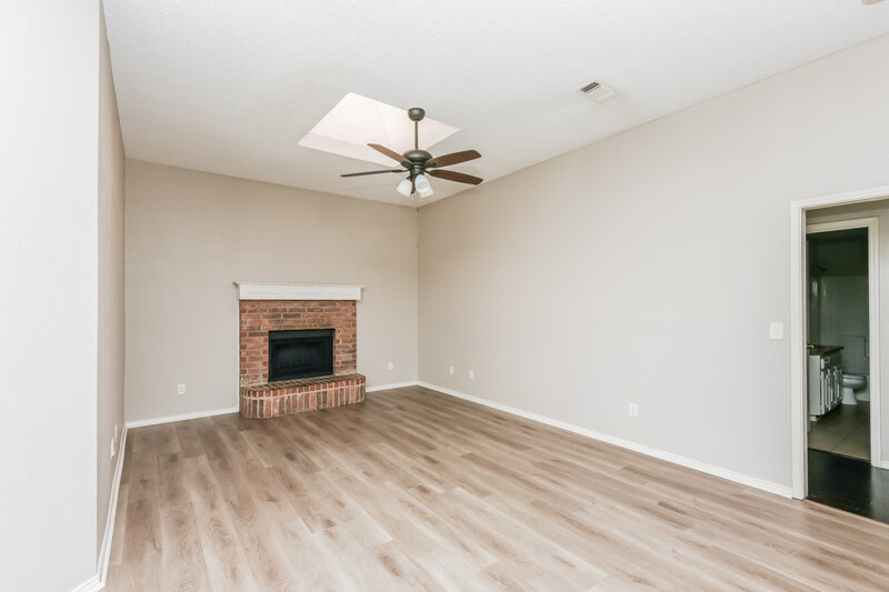 1,985/Mo, 1426 Ardmore Dr Arlington, TX 76018 Living Room View