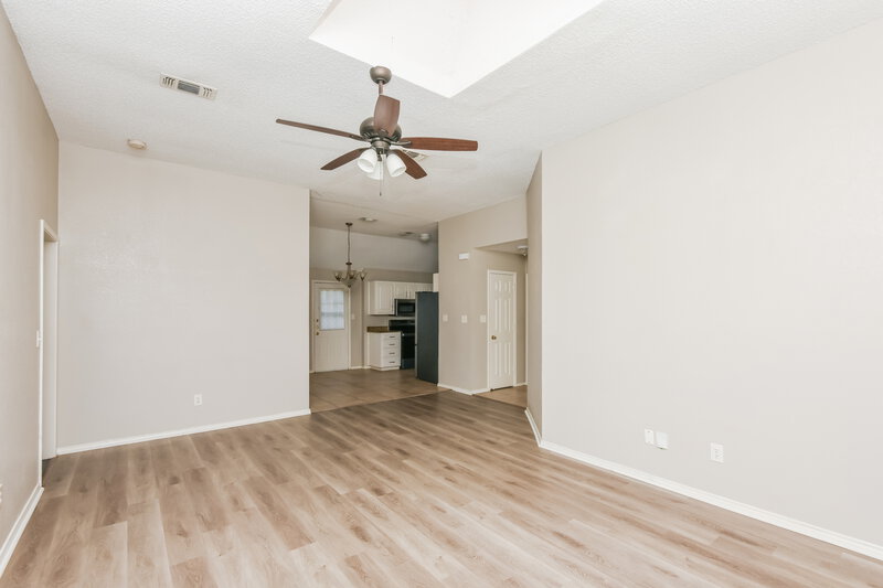 1,985/Mo, 1426 Ardmore Dr Arlington, TX 76018 Living Room View 2