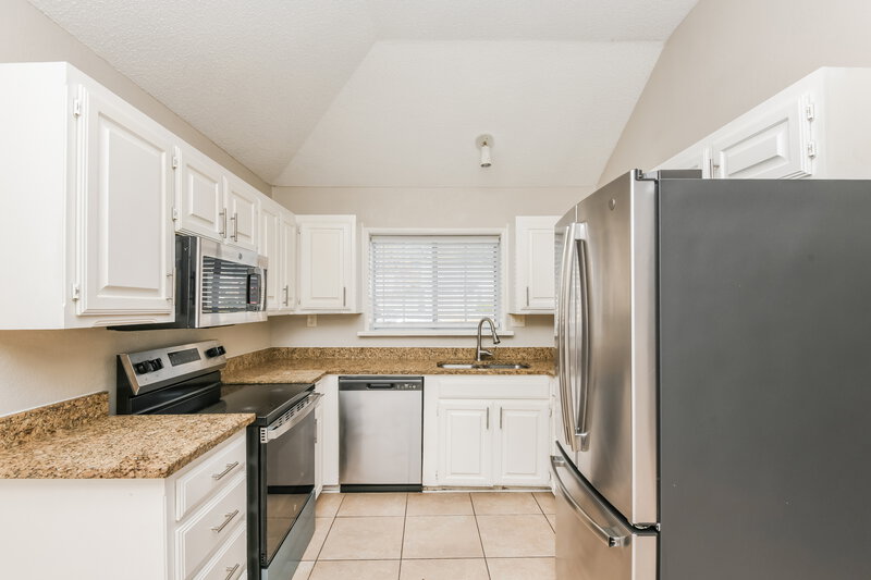 1,985/Mo, 1426 Ardmore Dr Arlington, TX 76018 Kitchen View