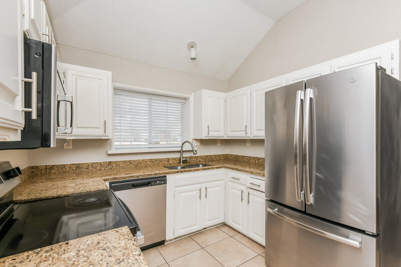 1,985/Mo, 1426 Ardmore Dr Arlington, TX 76018 Kitchen View 2