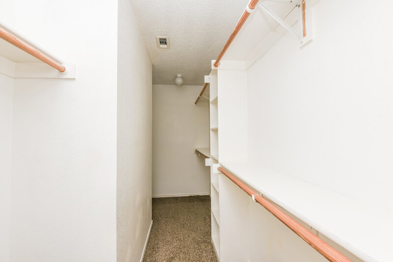 1,985/Mo, 1426 Ardmore Dr Arlington, TX 76018 Walk In Closet View