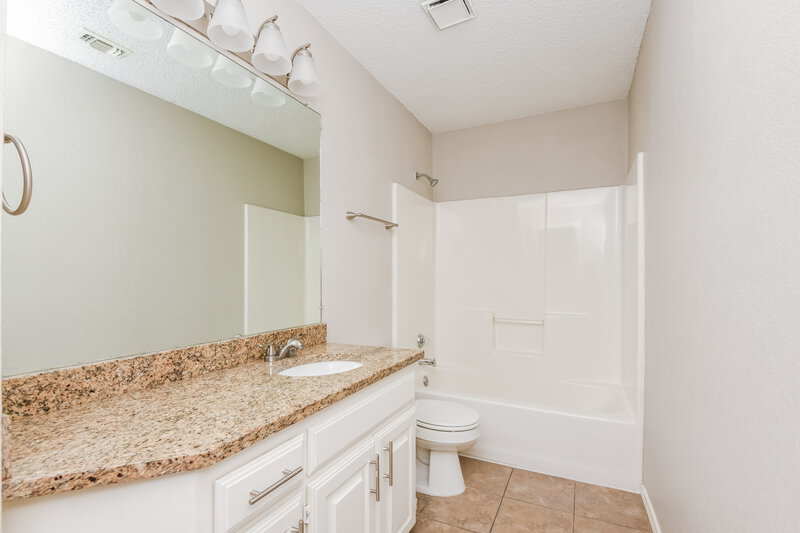 1,985/Mo, 1426 Ardmore Dr Arlington, TX 76018 Bathroom View