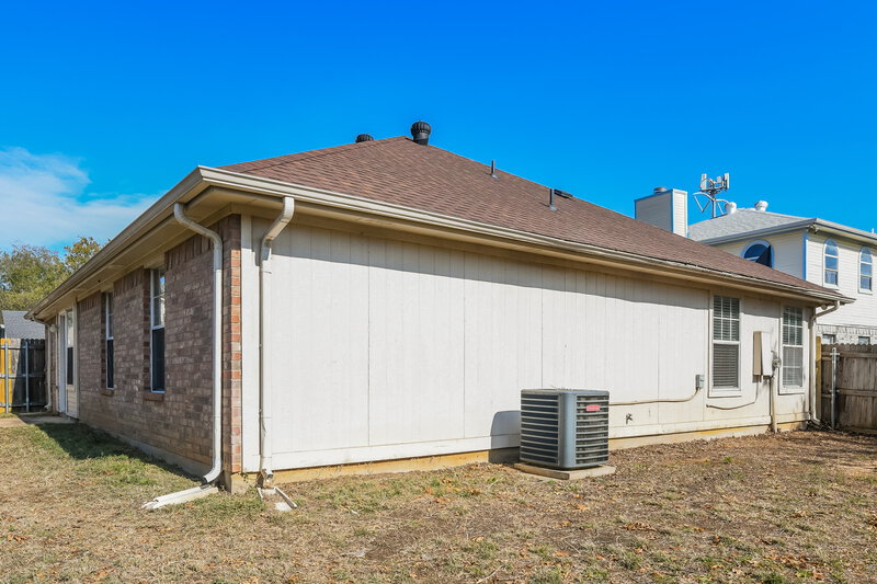 1,985/Mo, 1426 Ardmore Dr Arlington, TX 76018 Rear View