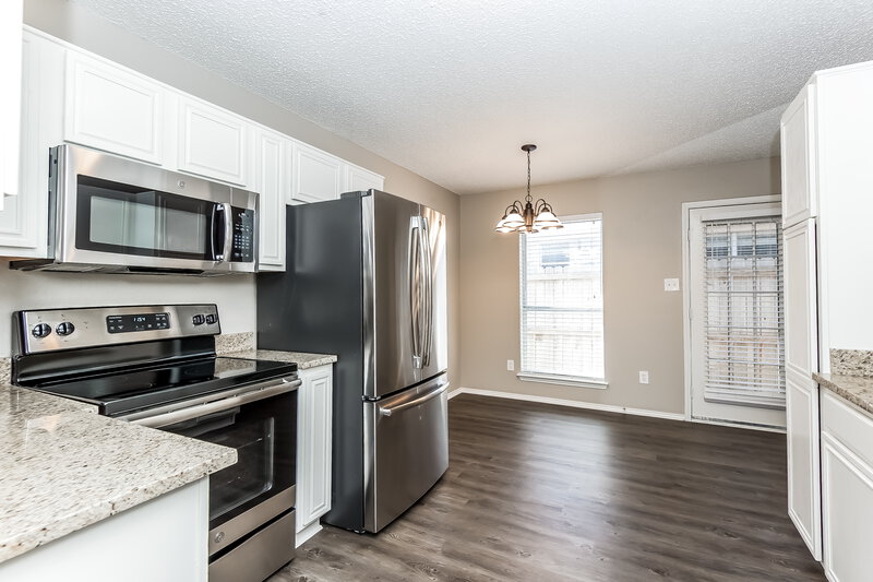 2,030/Mo, 7029 Avington Way Fort Worth, TX 76133 Kitchen View 2
