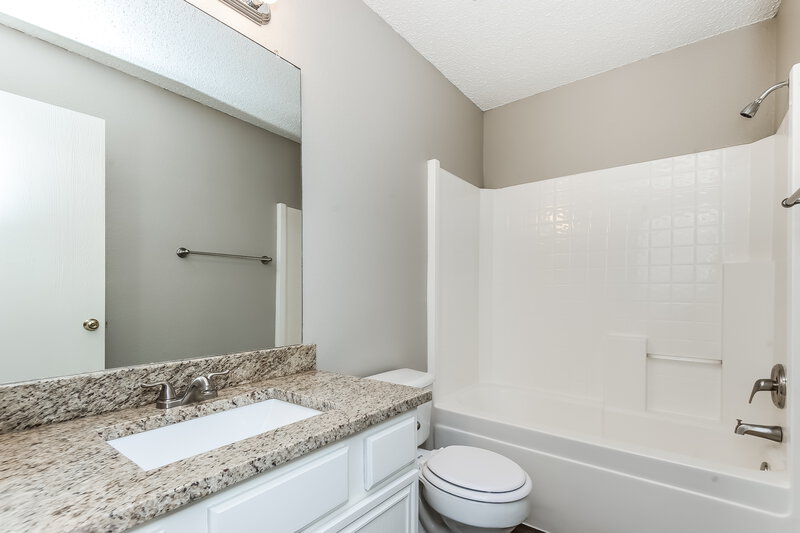 2,030/Mo, 7029 Avington Way Fort Worth, TX 76133 Bathroom View
