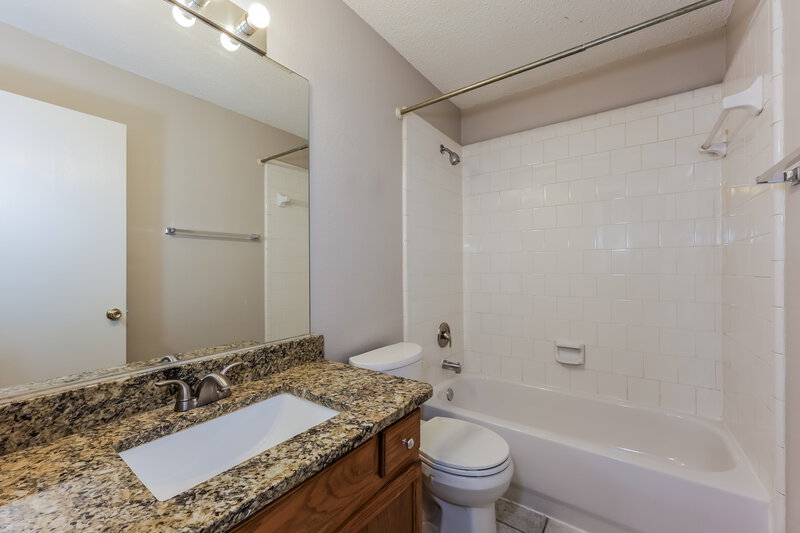 2,170/Mo, 1800 Citadel Dr Glenn Heights, TX 75154 Bathroom View