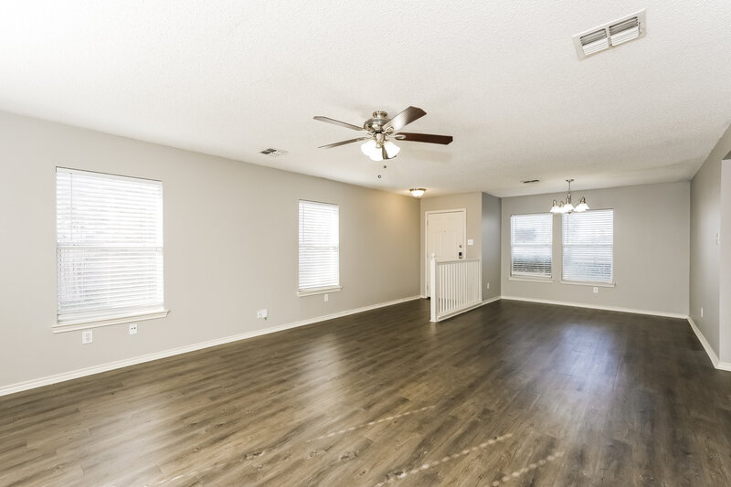 2,100/Mo, 320 Capricorn St Cedar Hill, TX 75104 Living Room View