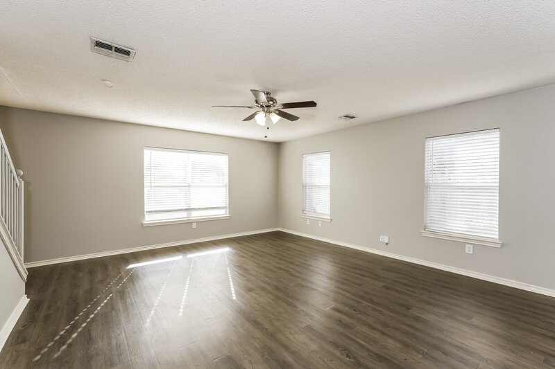 2,100/Mo, 320 Capricorn St Cedar Hill, TX 75104 Living Room View 3