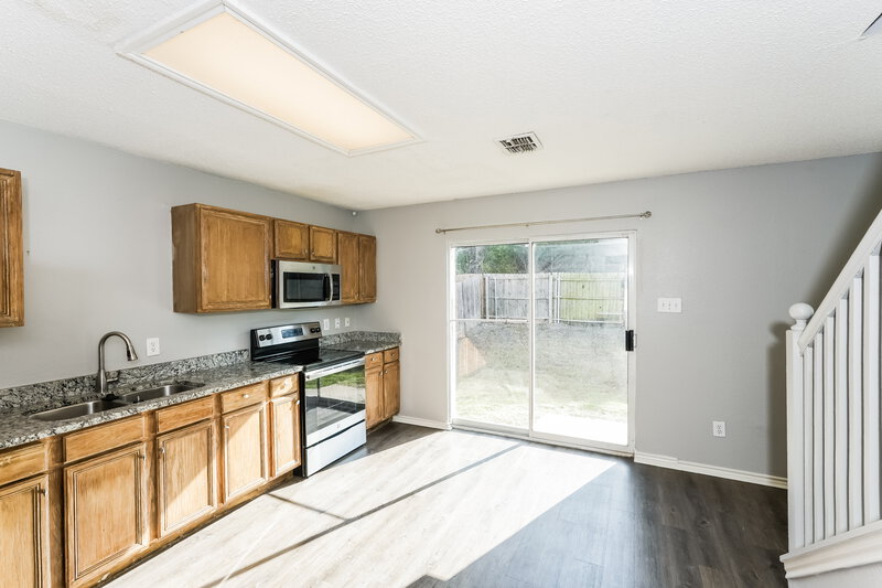 2,100/Mo, 320 Capricorn St Cedar Hill, TX 75104 Kitchen View