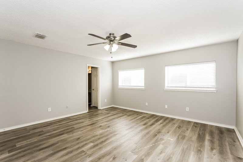 2,100/Mo, 320 Capricorn St Cedar Hill, TX 75104 Main Bedroom View