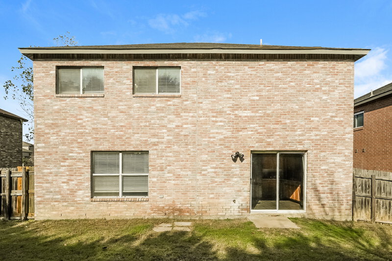 2,100/Mo, 320 Capricorn St Cedar Hill, TX 75104 Rear View