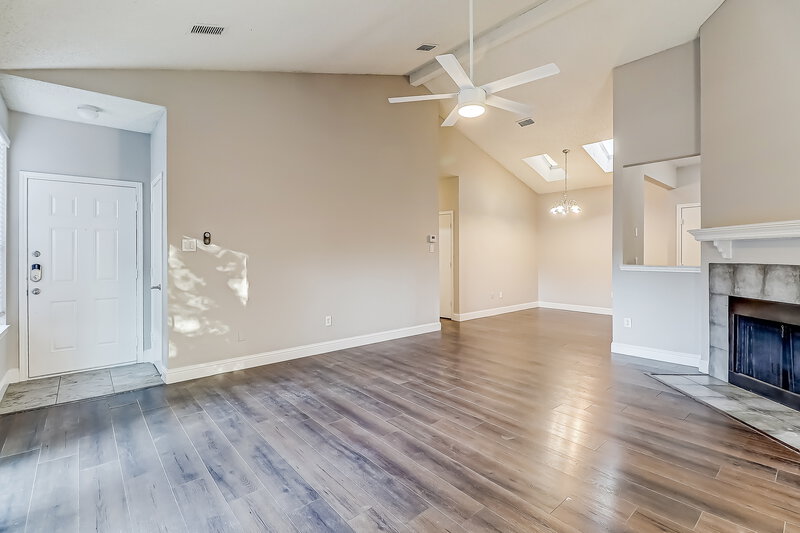 2,070/Mo, 1162 Hemlock Dr Desoto, TX 75115 Living Room View 2