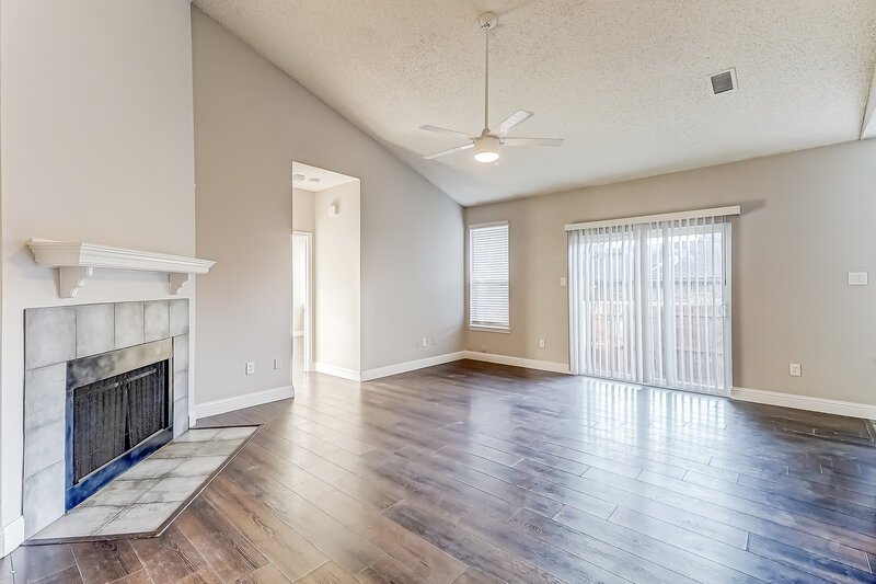 2,070/Mo, 1162 Hemlock Dr Desoto, TX 75115 Living Room View 3