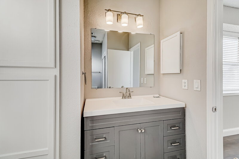 2,070/Mo, 1162 Hemlock Dr Desoto, TX 75115 Bathroom View