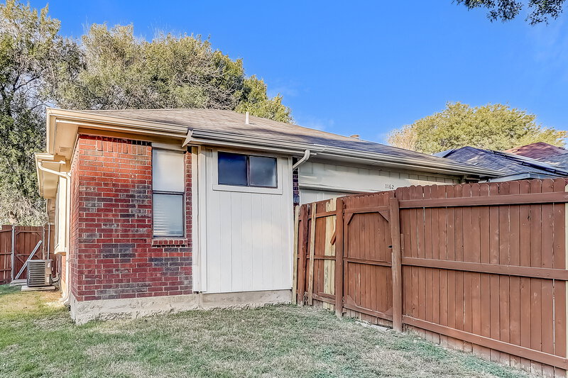2,070/Mo, 1162 Hemlock Dr Desoto, TX 75115 Rear View