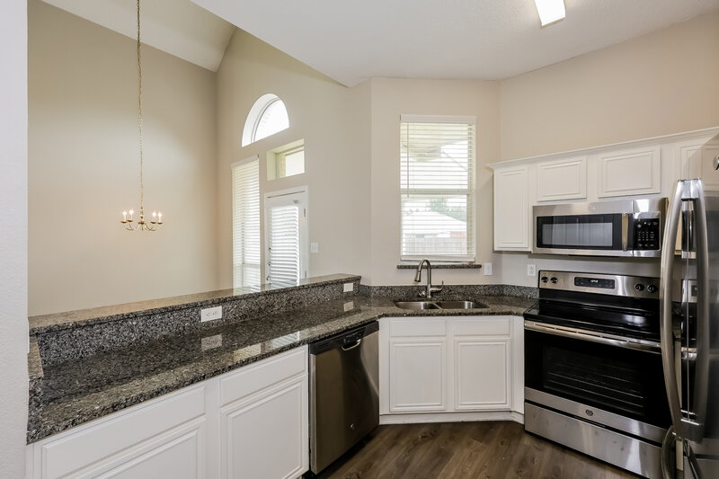 2,285/Mo, 300 Stone Creek Blvd Glenn Heights, TX 75154 Kitchen View