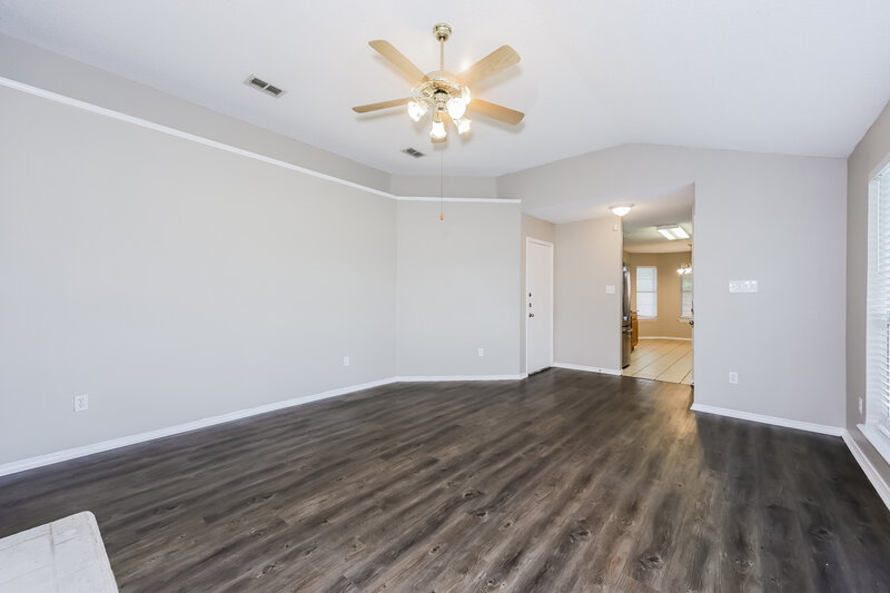 1,945/Mo, 10501 Shadywood Fort Worth, TX 76140 Living Room View 2