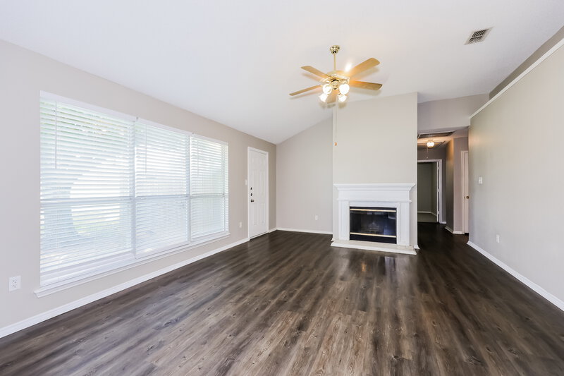 1,945/Mo, 10501 Shadywood Fort Worth, TX 76140 Family Room View 2
