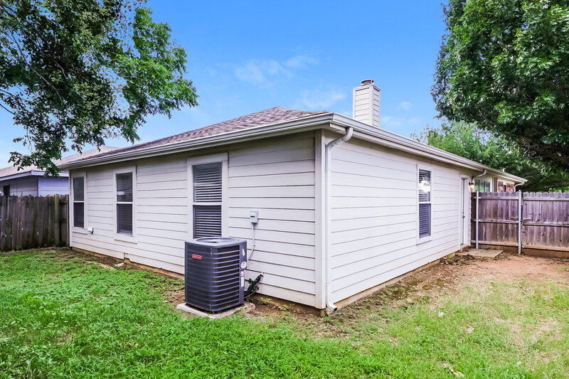 1,945/Mo, 10501 Shadywood Fort Worth, TX 76140 Rear View
