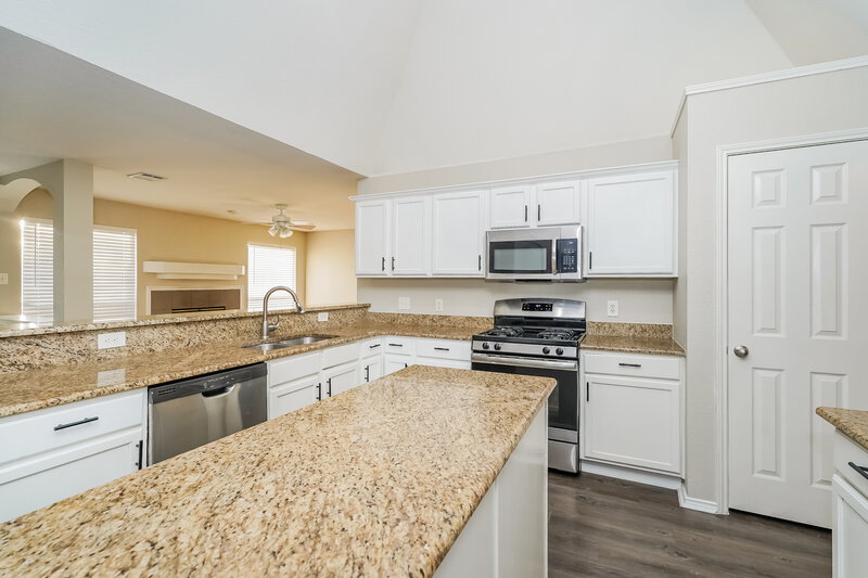 2,235/Mo, 6072 Grand Champion Blvd Fort Worth, TX 76179 Kitchen View