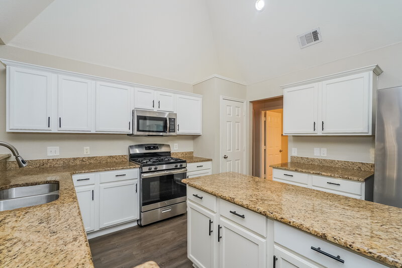 2,235/Mo, 6072 Grand Champion Blvd Fort Worth, TX 76179 Kitchen View 2