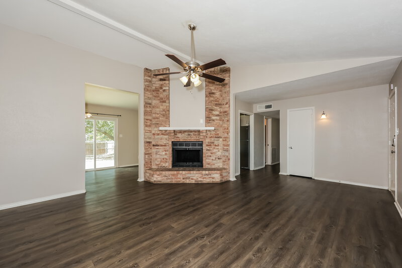 2,070/Mo, 456 Matterhorn St Cedar Hill, TX 75104 Living Room View 2