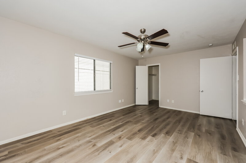 2,070/Mo, 456 Matterhorn St Cedar Hill, TX 75104 Main Bedroom View 2