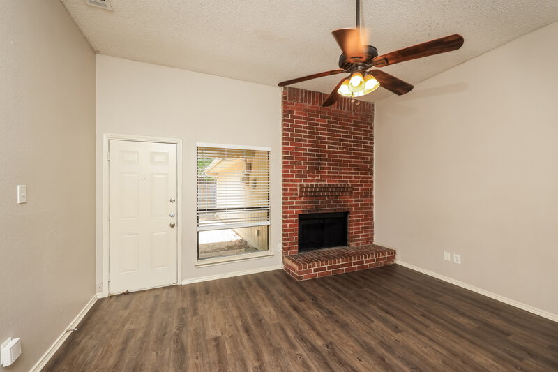 1,970/Mo, 2605 Hartford Ln Lancaster, TX 75134 Living Room View