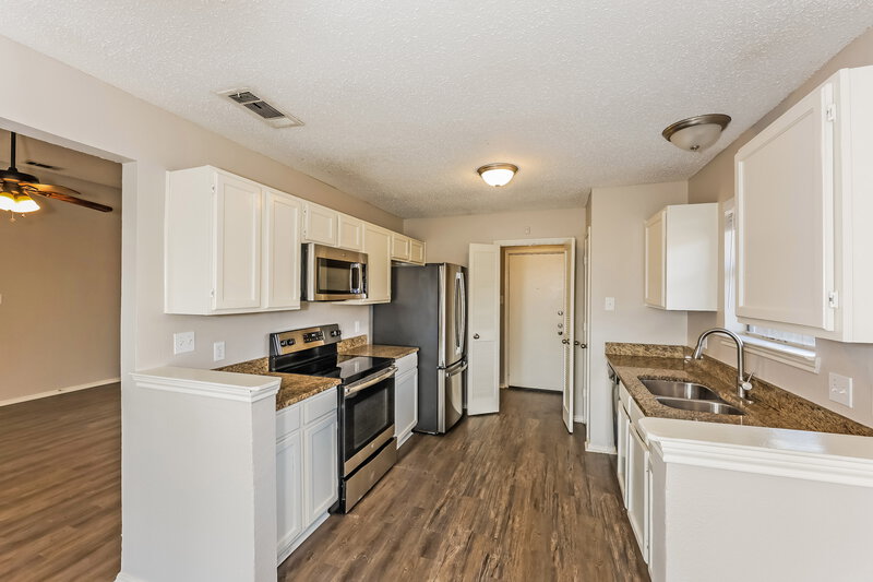 2,160/Mo, 2605 Hartford Ln Lancaster, TX 75134 Kitchen View