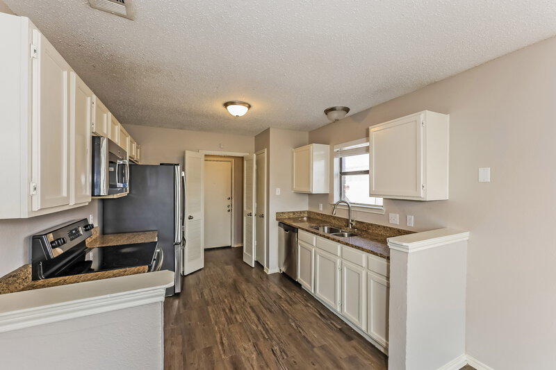 2,160/Mo, 2605 Hartford Ln Lancaster, TX 75134 Kitchen View 2