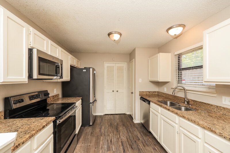 1,970/Mo, 2605 Hartford Ln Lancaster, TX 75134 Kitchen View